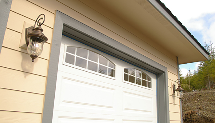 garage door with lamp